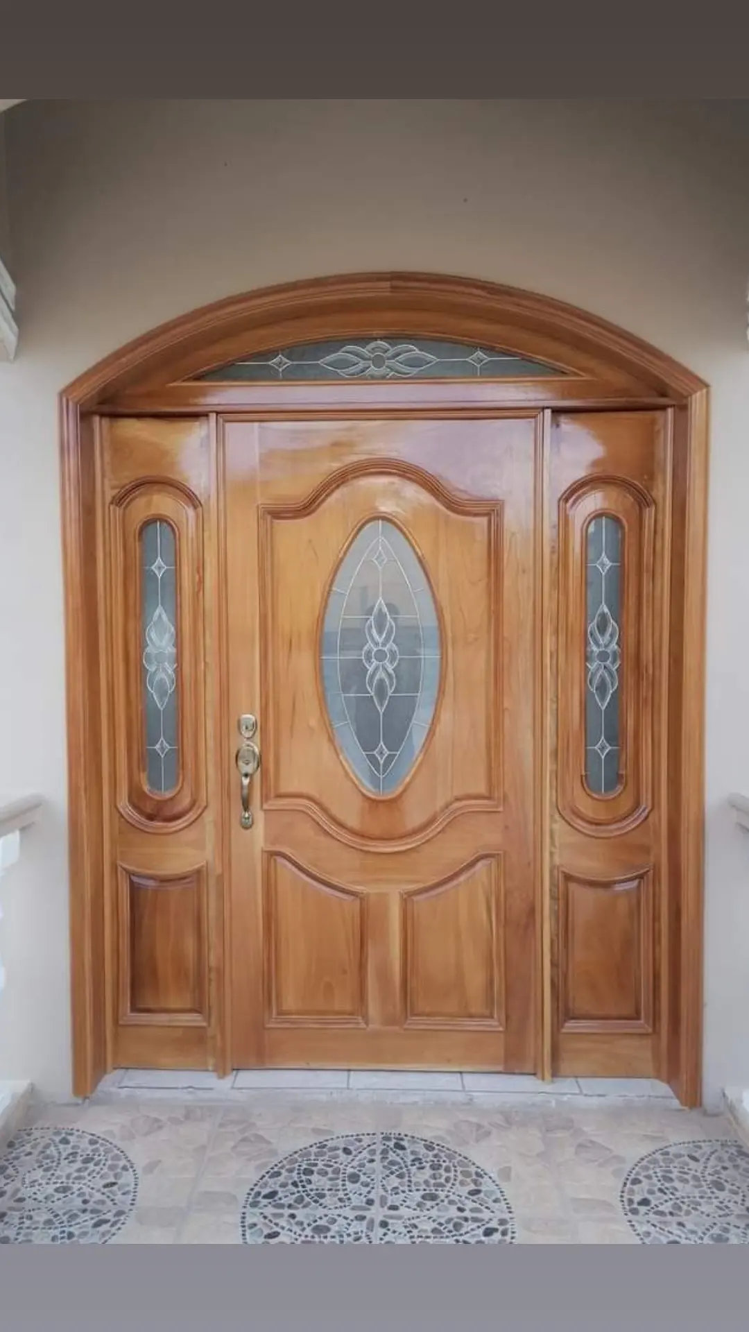 muebles y colchones - Puerta de entrada en madera de caoba  0