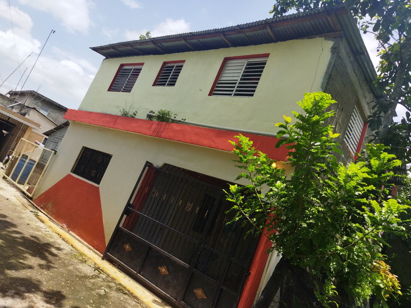 casas - Casa con apartamento encima a precio de oportunidad. super comoda  4