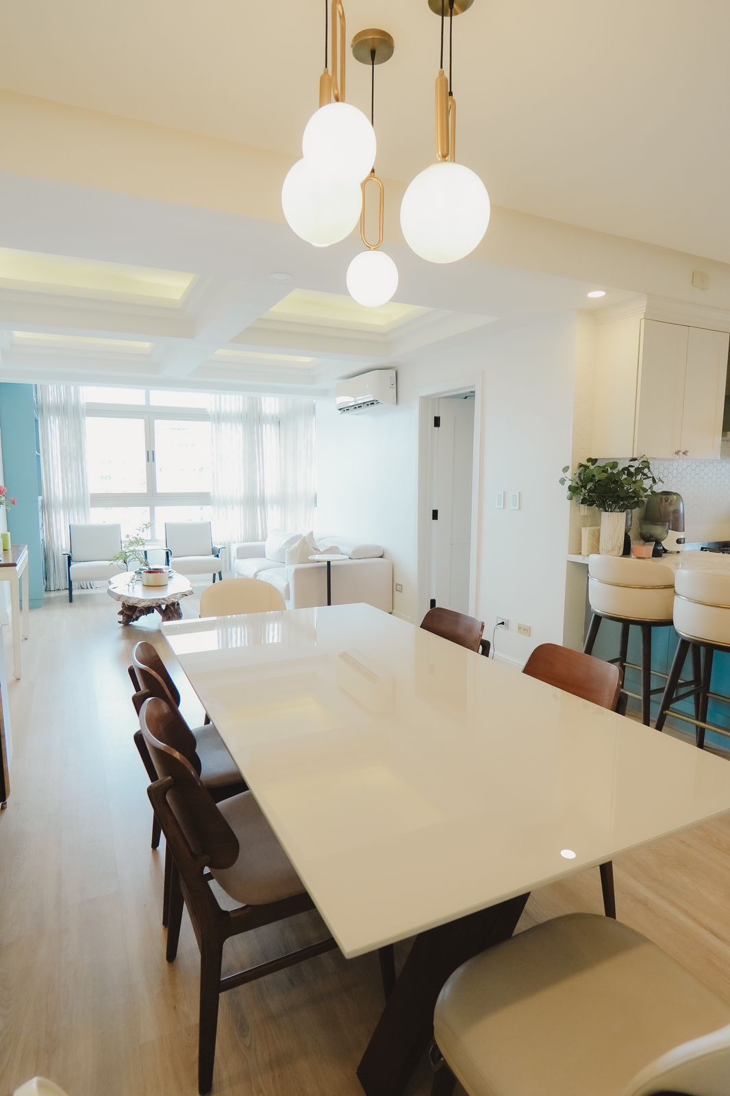 muebles y colchones - Comedor de 6 sillas en madera con tope en cristal  0