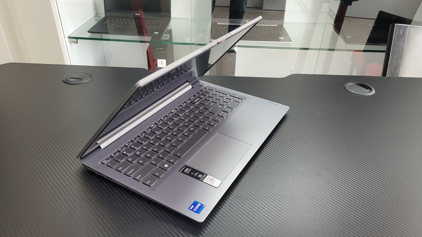computadoras y laptops - Laptop Lenovo TOUCH core I7 12VA 8GB 512 15.6 PLG