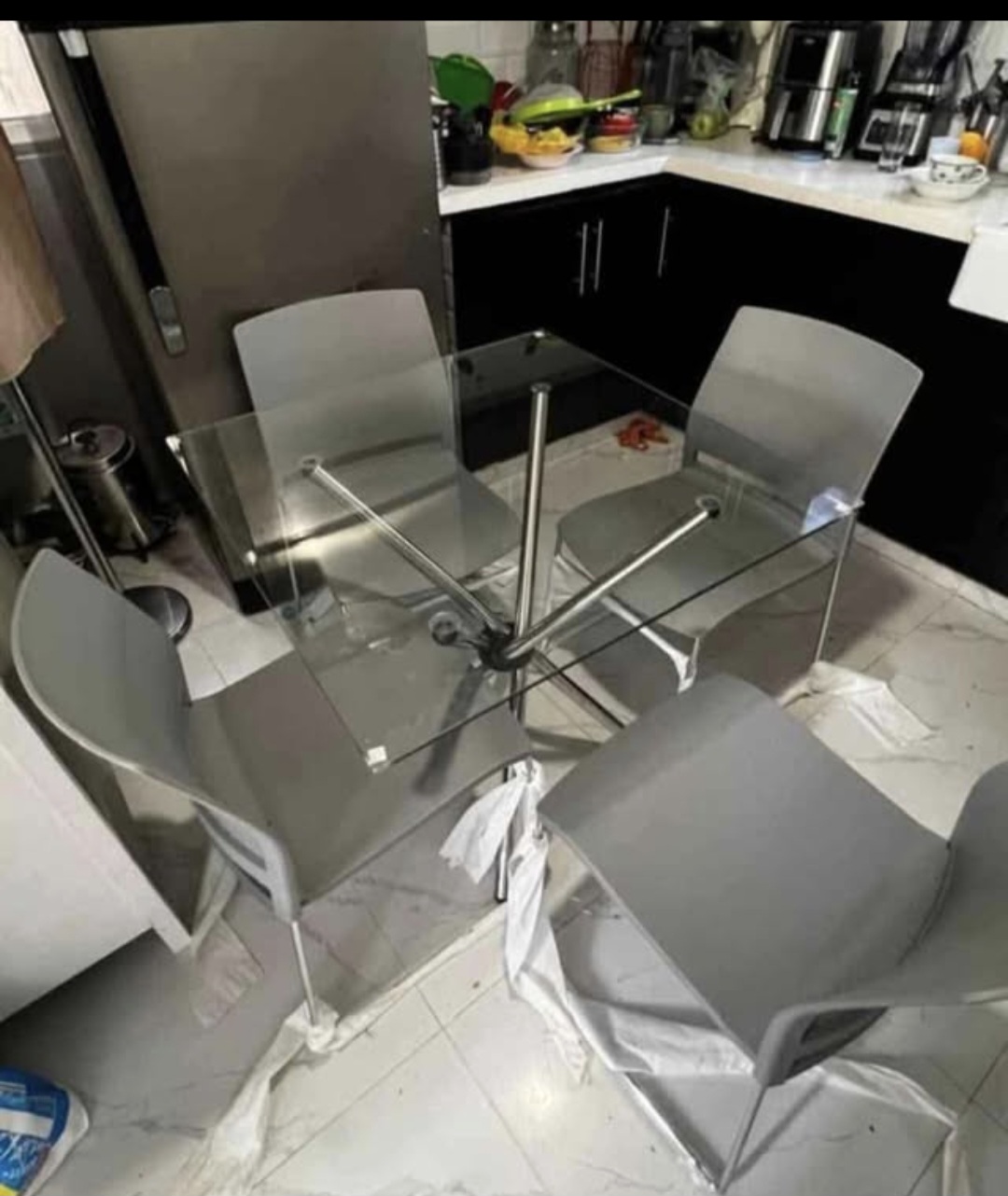 decoración y accesorios - Pequeño comedor de  4 sillas  mesa de cristal 