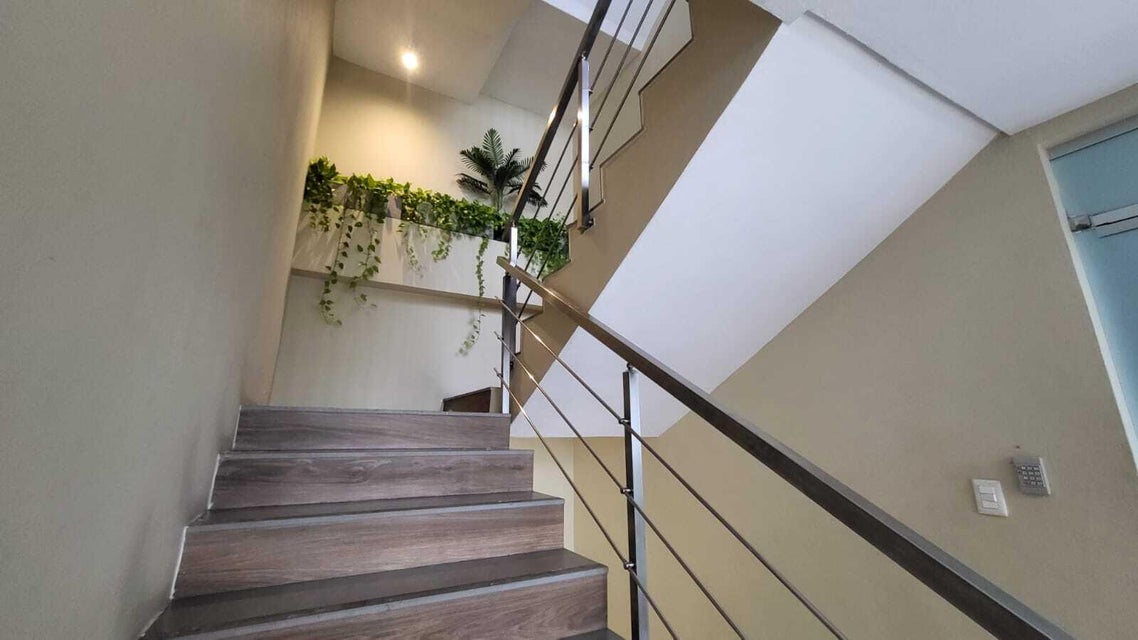 oficinas y locales comerciales - Oficina en alquiler en Los Prados 8