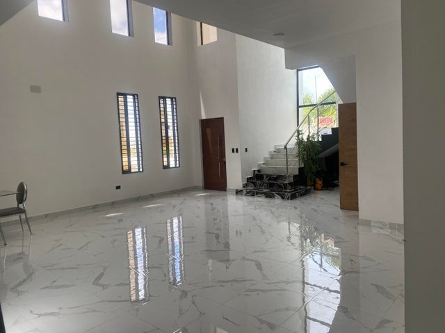 casas - Casa en venta Punta Cana #24-1827 cuatro dormitorios, piscina privada, jardín.
 2