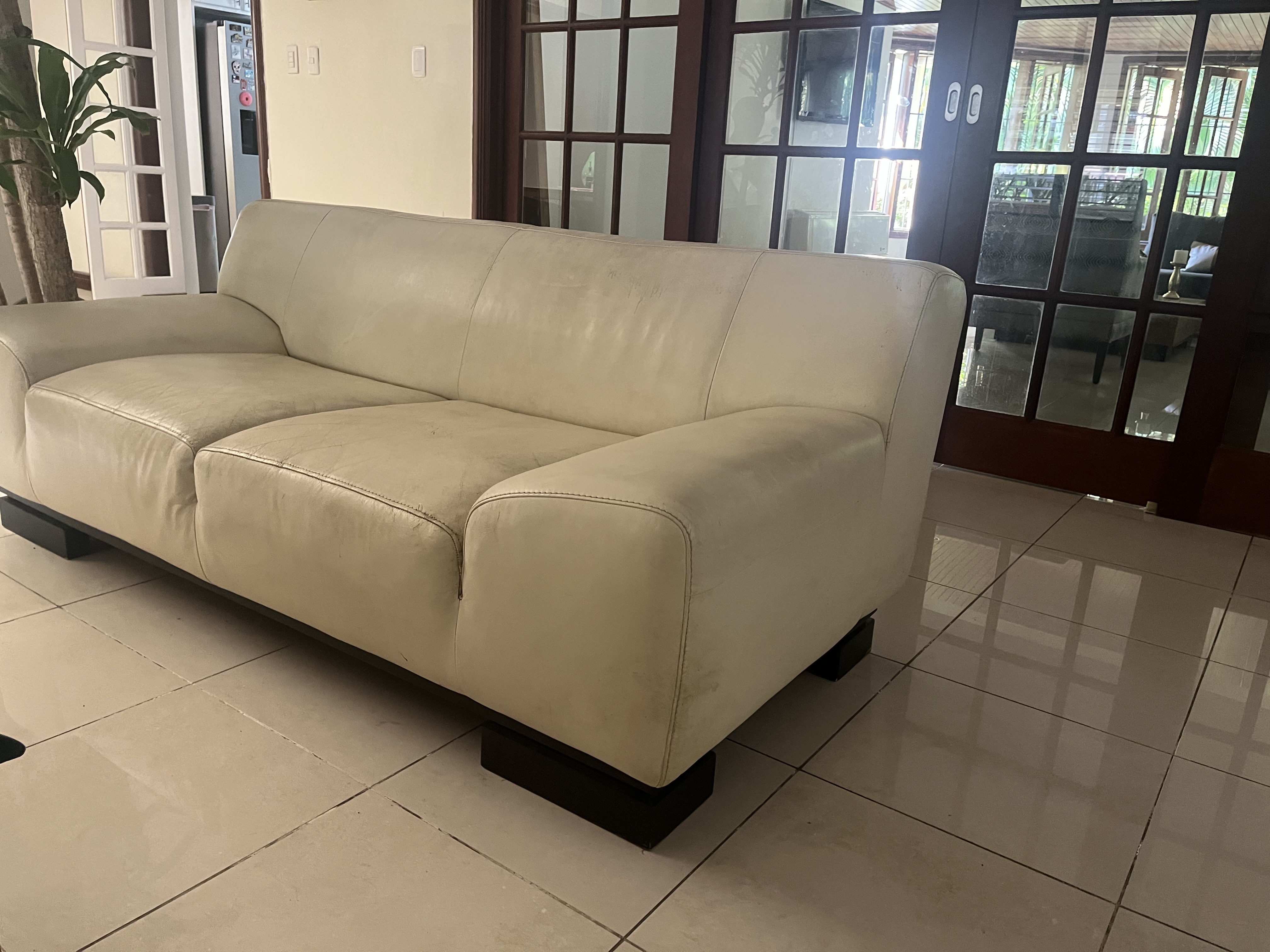 muebles y colchones - sala de piel fina de marca Tutto Pelle 3