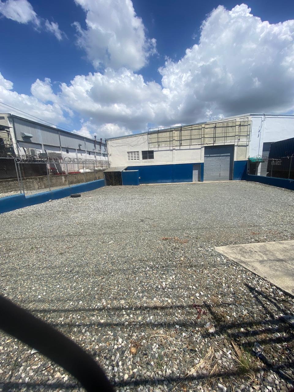 oficinas y locales comerciales - Nave en la Autopista Duarte, Distrito Nacional 