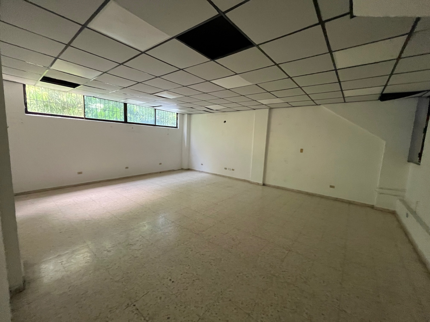oficinas y locales comerciales - Local comercial en Naco de 268m2 en plaza comercial 3