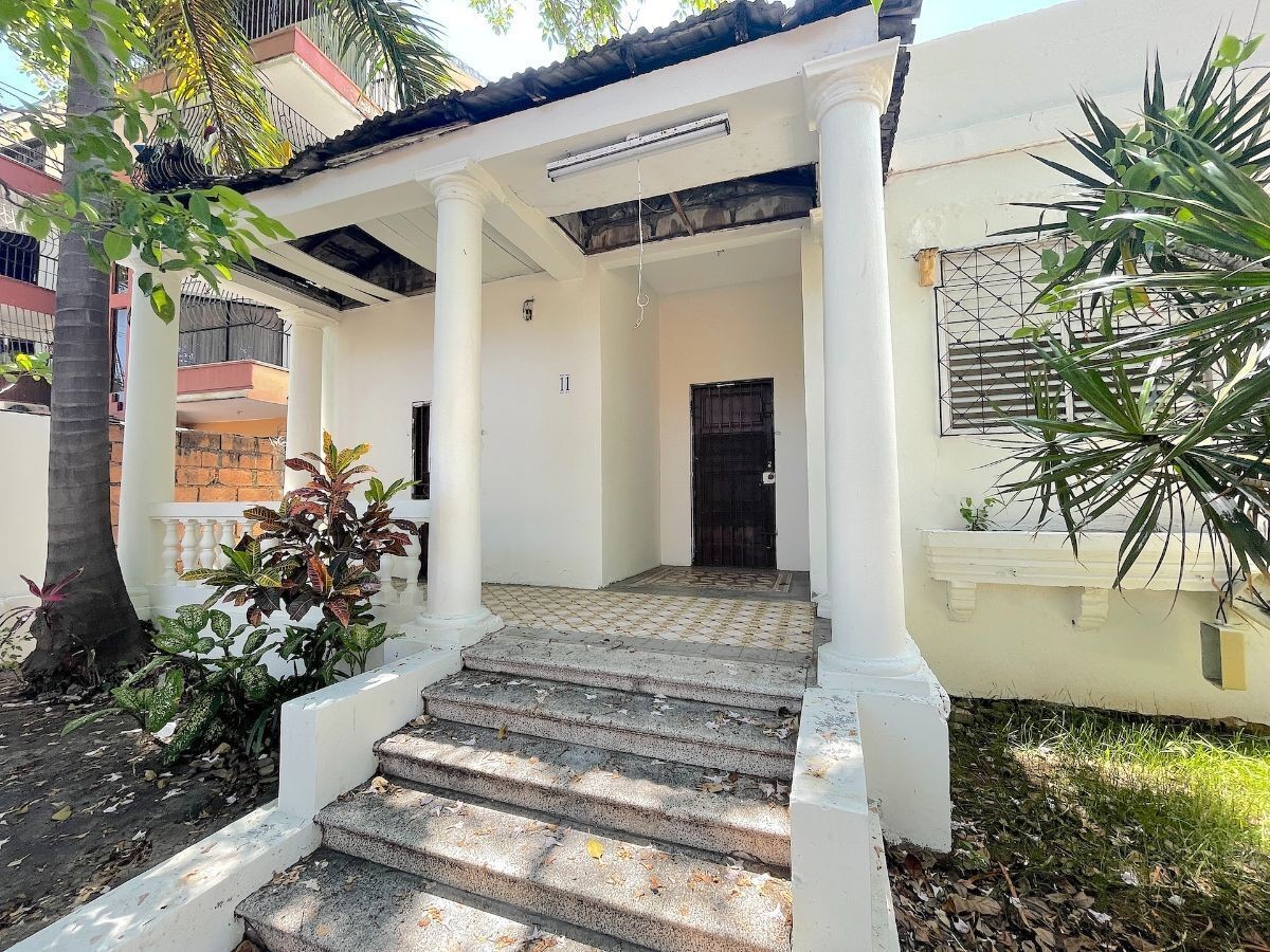 casas - Venta de Casa en Gazcue 6