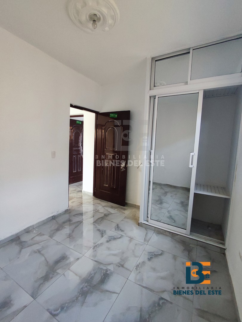 apartamentos -  Apartamento de Dos Habitaciones con Parqueo en Sarmiento 8