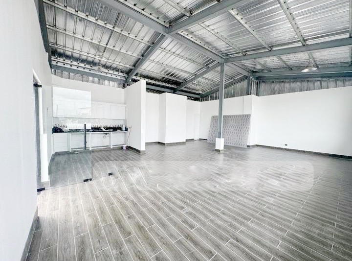 oficinas y locales comerciales - Local amplio en los Restauradores  1