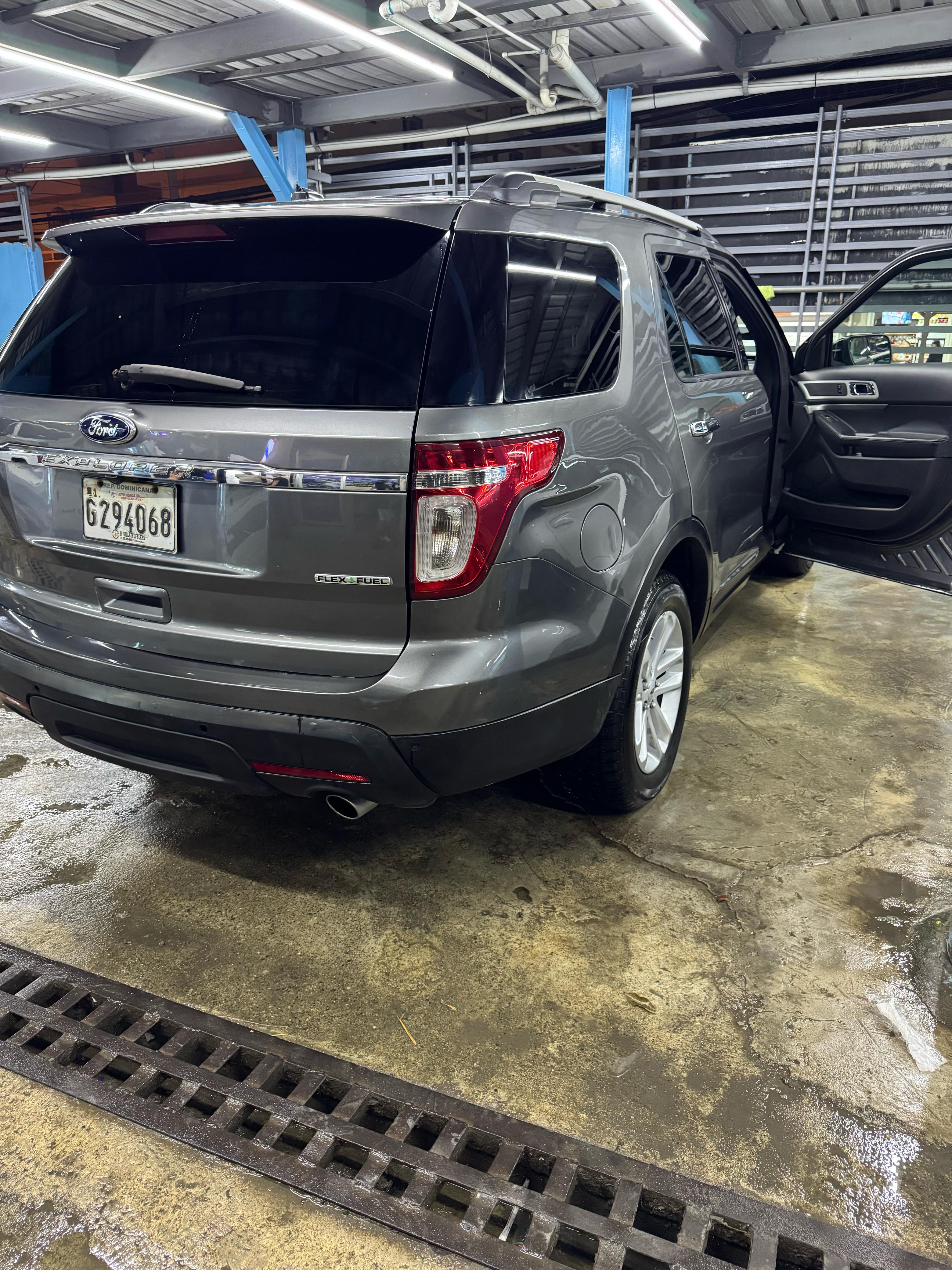 jeepetas y camionetas - vendo fird exploree gris, leder 2013 en $664 2