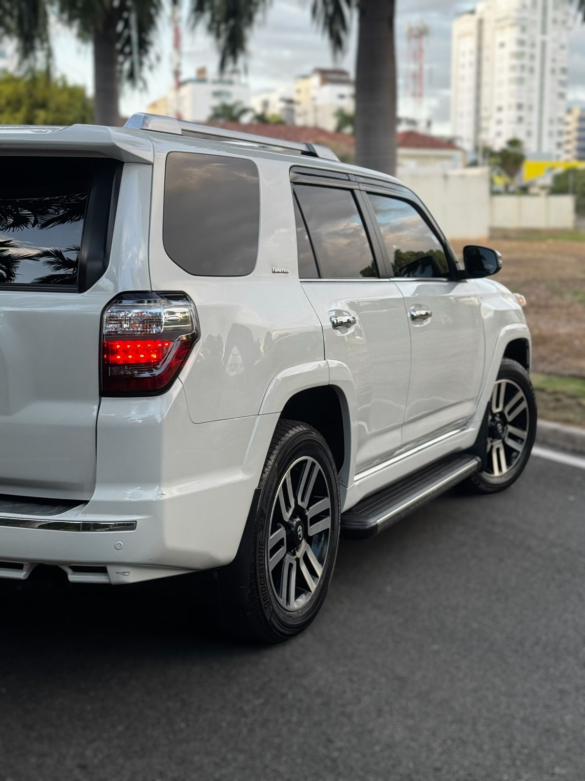jeepetas y camionetas - Toyota 4 Runner Limited 2021US$54,000 negociable 9