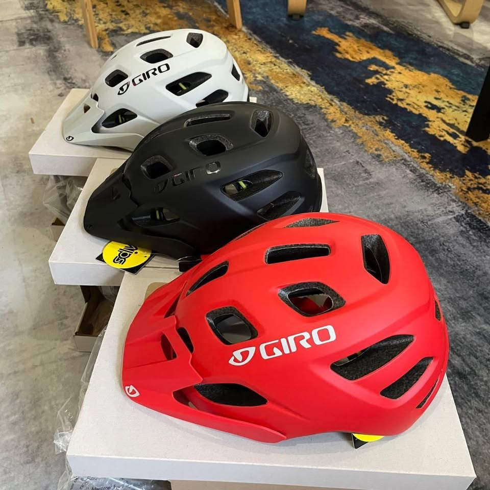 bicicletas y accesorios -  Cascos de ciclismo Giro MIPS ORIGINALES 0