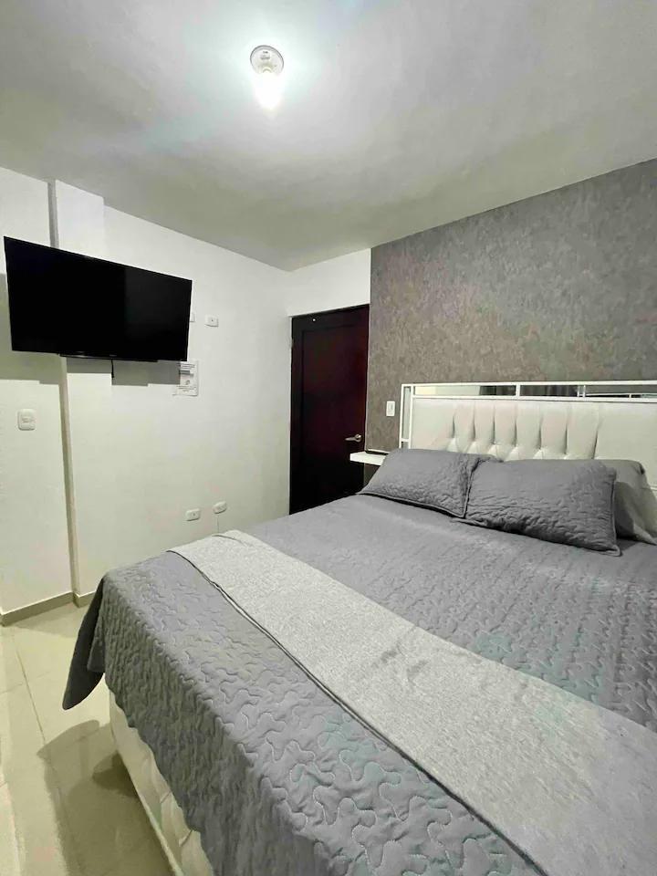 casas - Se alquila Hermosa Casa amueblada con amplio patio+balcón ubicado en San Isidro 7