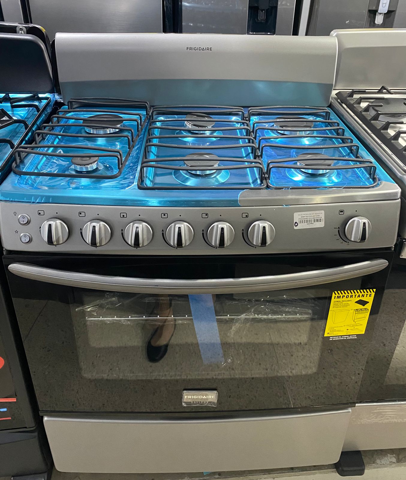 electrodomesticos - Estufa Frigidaire 30 pulgadas 
Modelo FKCJ30C3MDQG
Cuatro hornillas 5