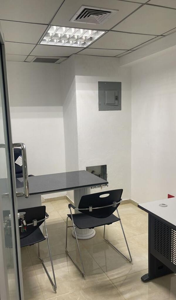oficinas y locales comerciales - Alquiler Oficina ubicada en la Calle Benito Monción, Gazcue, Santo Domingo 0