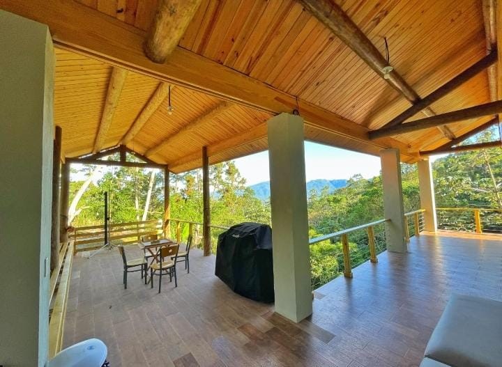 casas vacacionales y villas - Villa con Vista a la Ciudad de Jarabacoa  2