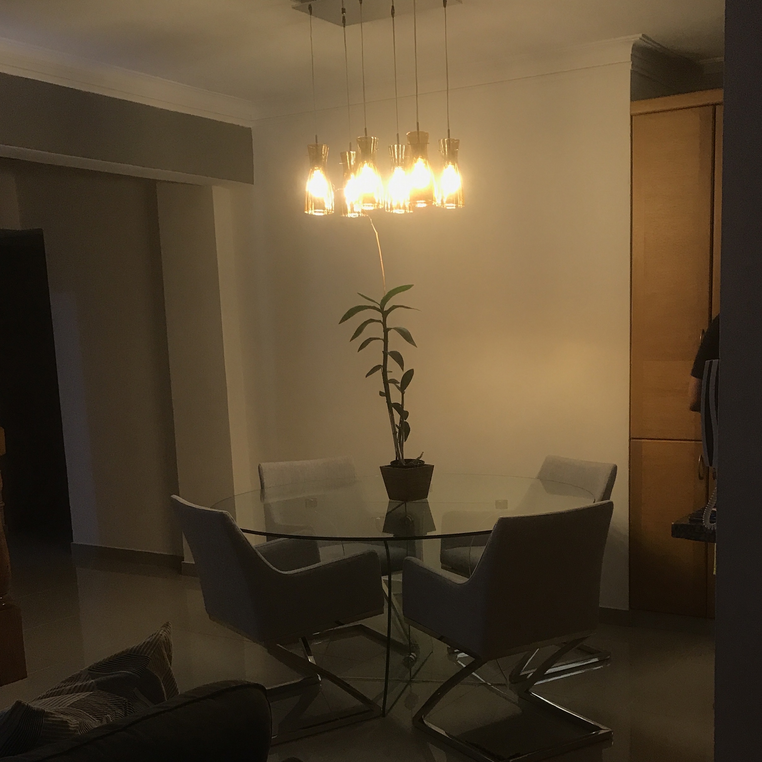 decoración y accesorios - MESA DE COMEDOR COMPLETAMENTE EN CRISTAL TRANSPARENTE (incluye 4 sillas) 0