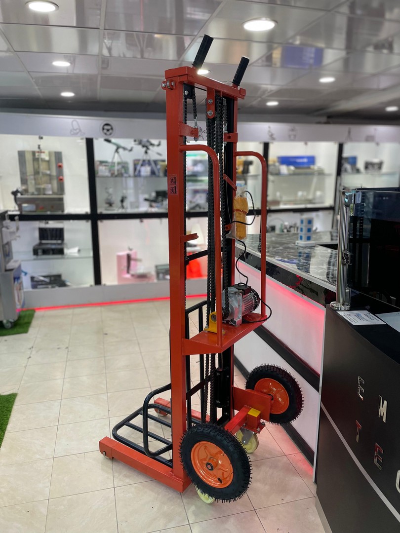 equipos profesionales - Montacargas grua Carretilla de 3 metros de elevacion electrico de 200KG 4