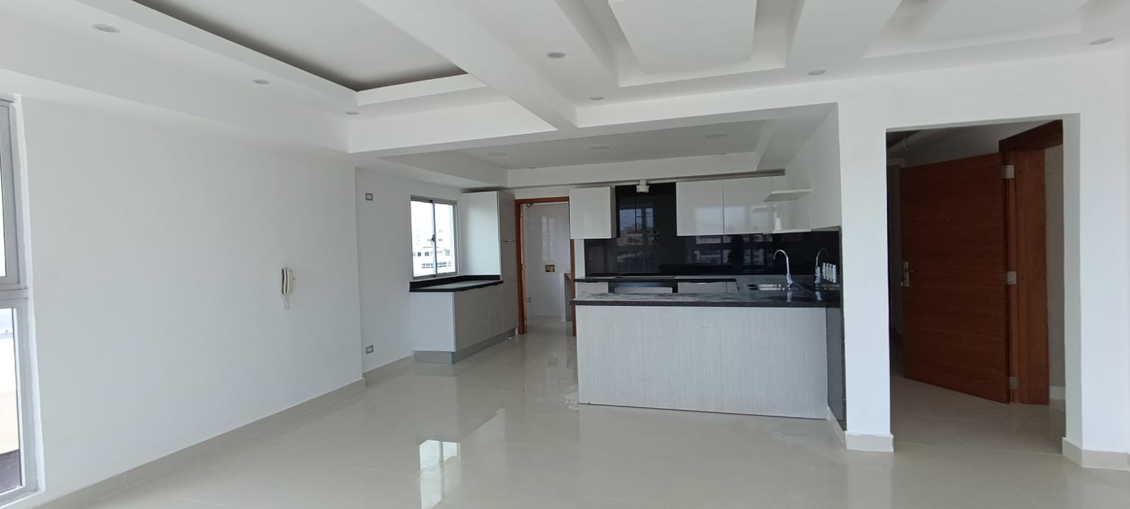 apartamentos - Renacimiento Amplio apartamento con excelente distribución 3hab 3