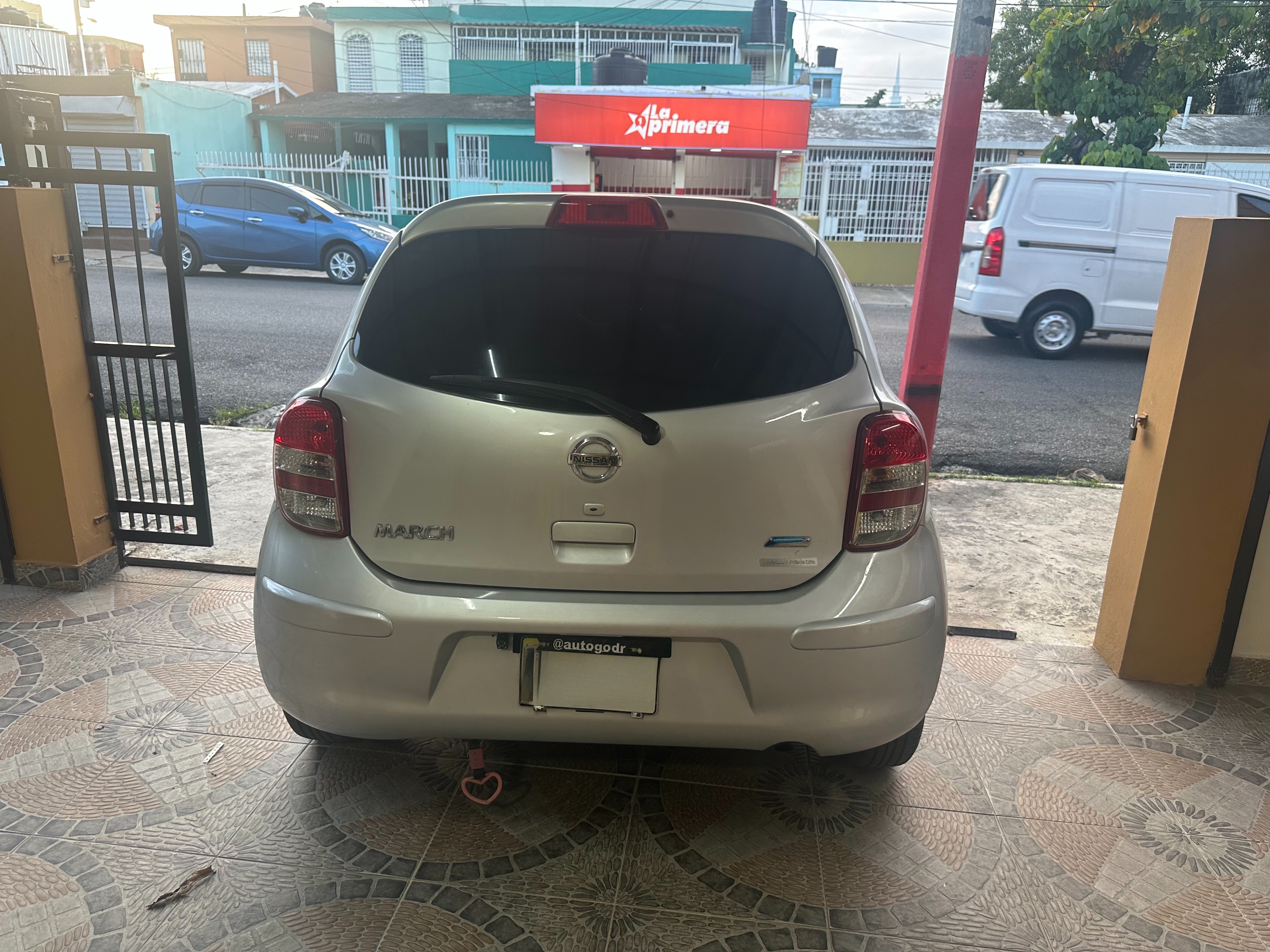 carros - Nissan March 2014 Negociable  2