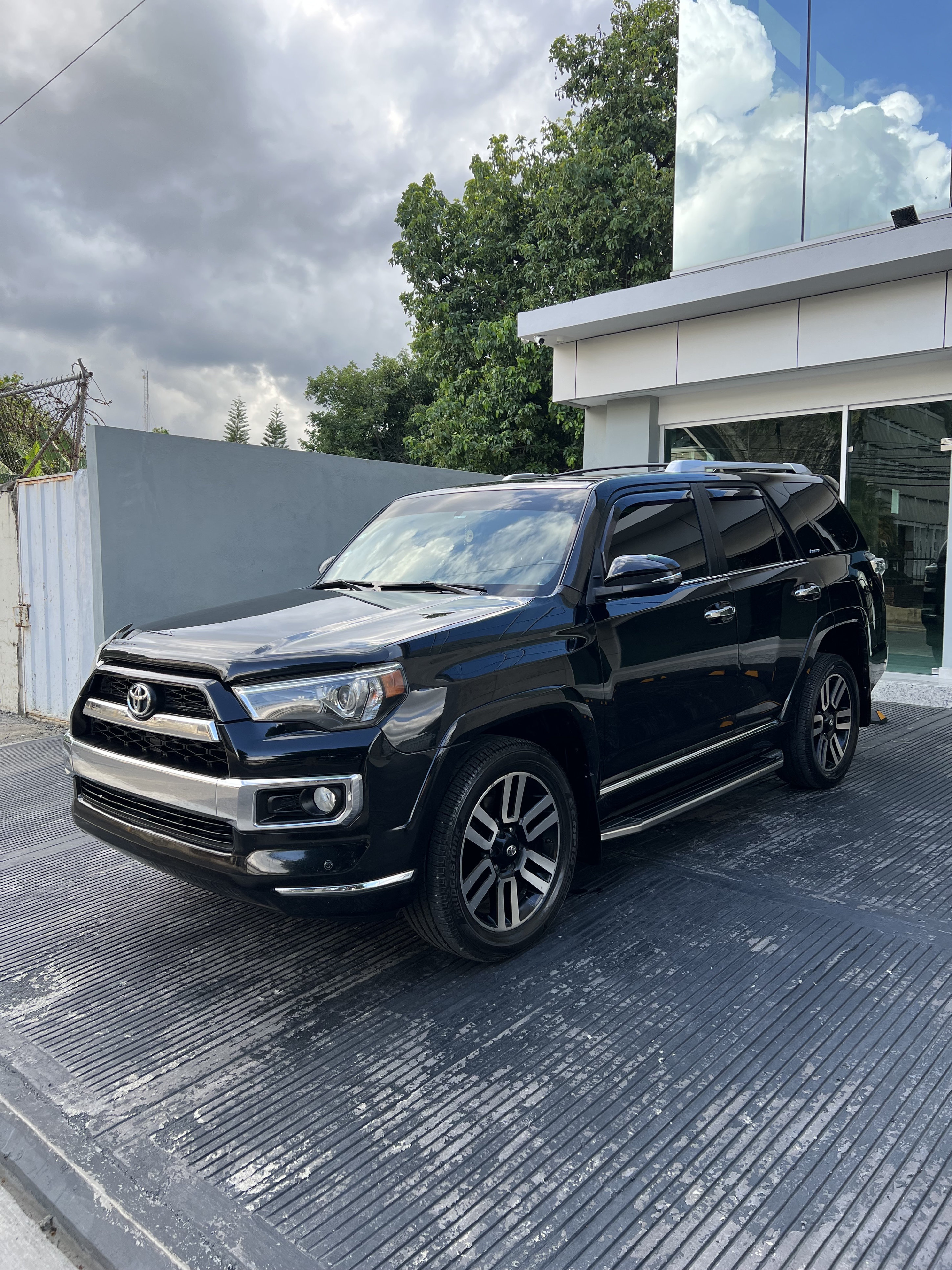 jeepetas y camionetas - Toyota 4-Runner Limited impecable 1
