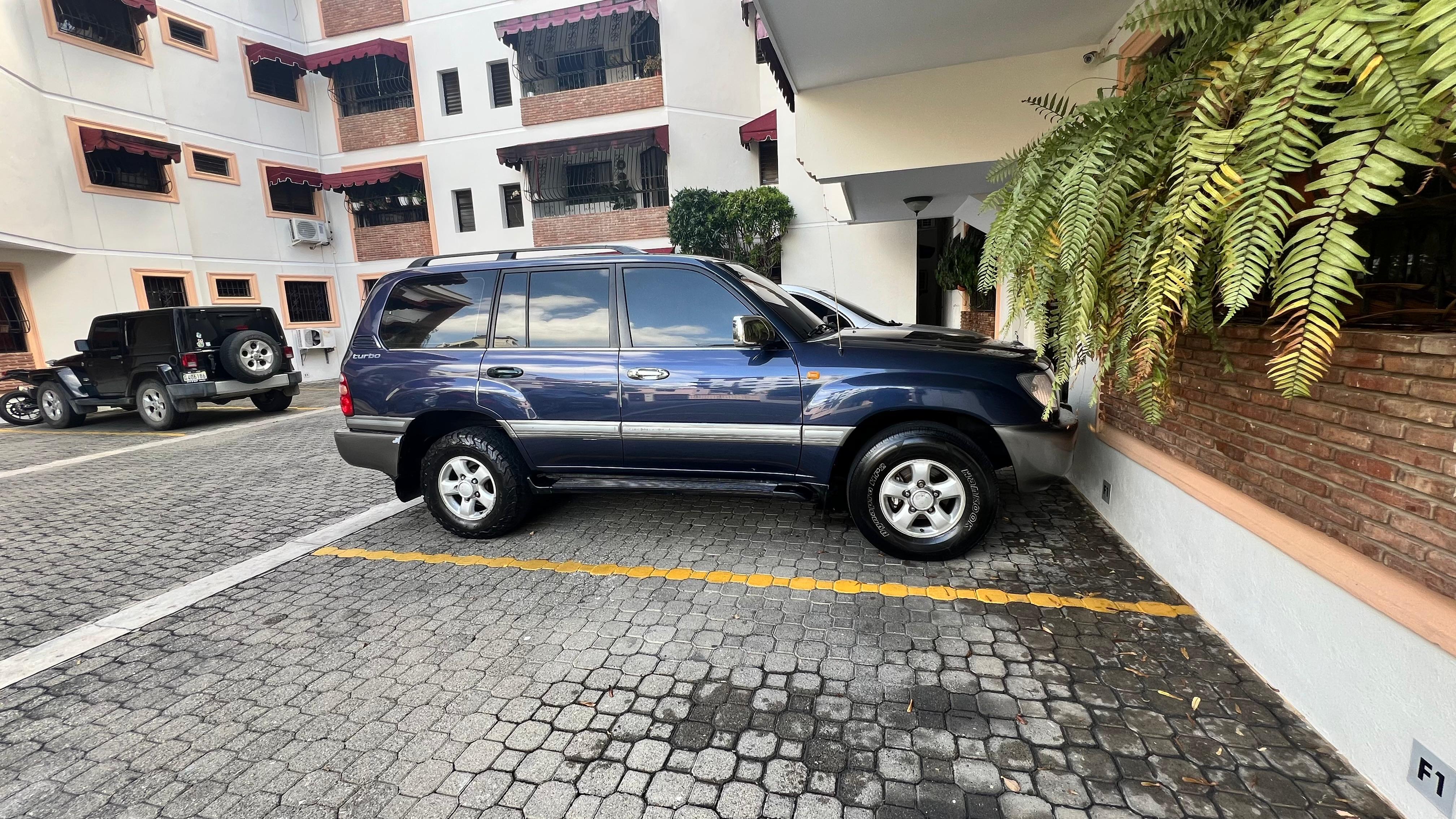 jeepetas y camionetas - VENDO TOYOTA LAND CRUISER  8