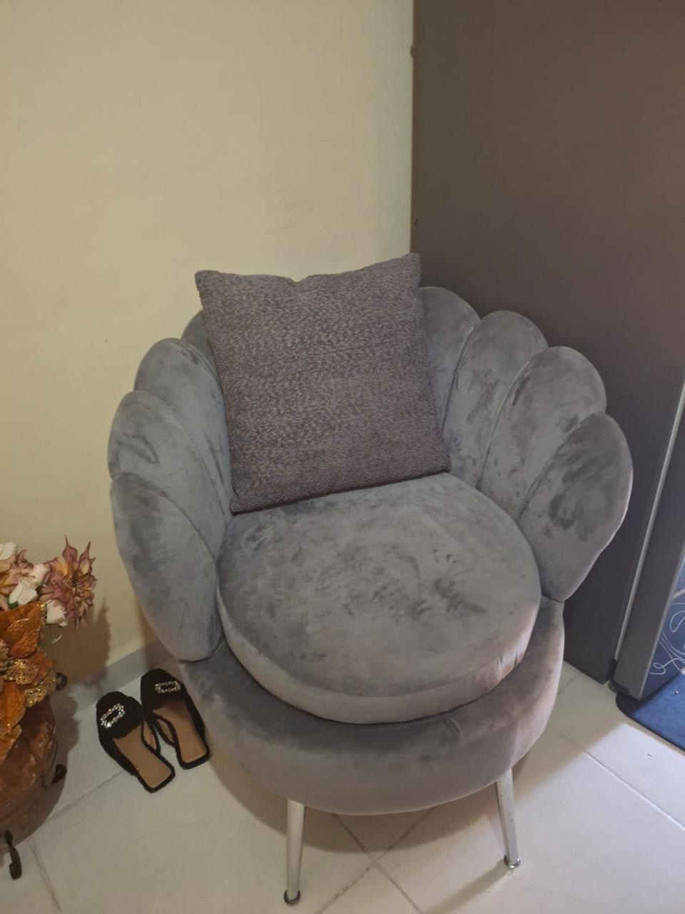 muebles y colchones - Butaca cómoda y elegante en excelente estado 0