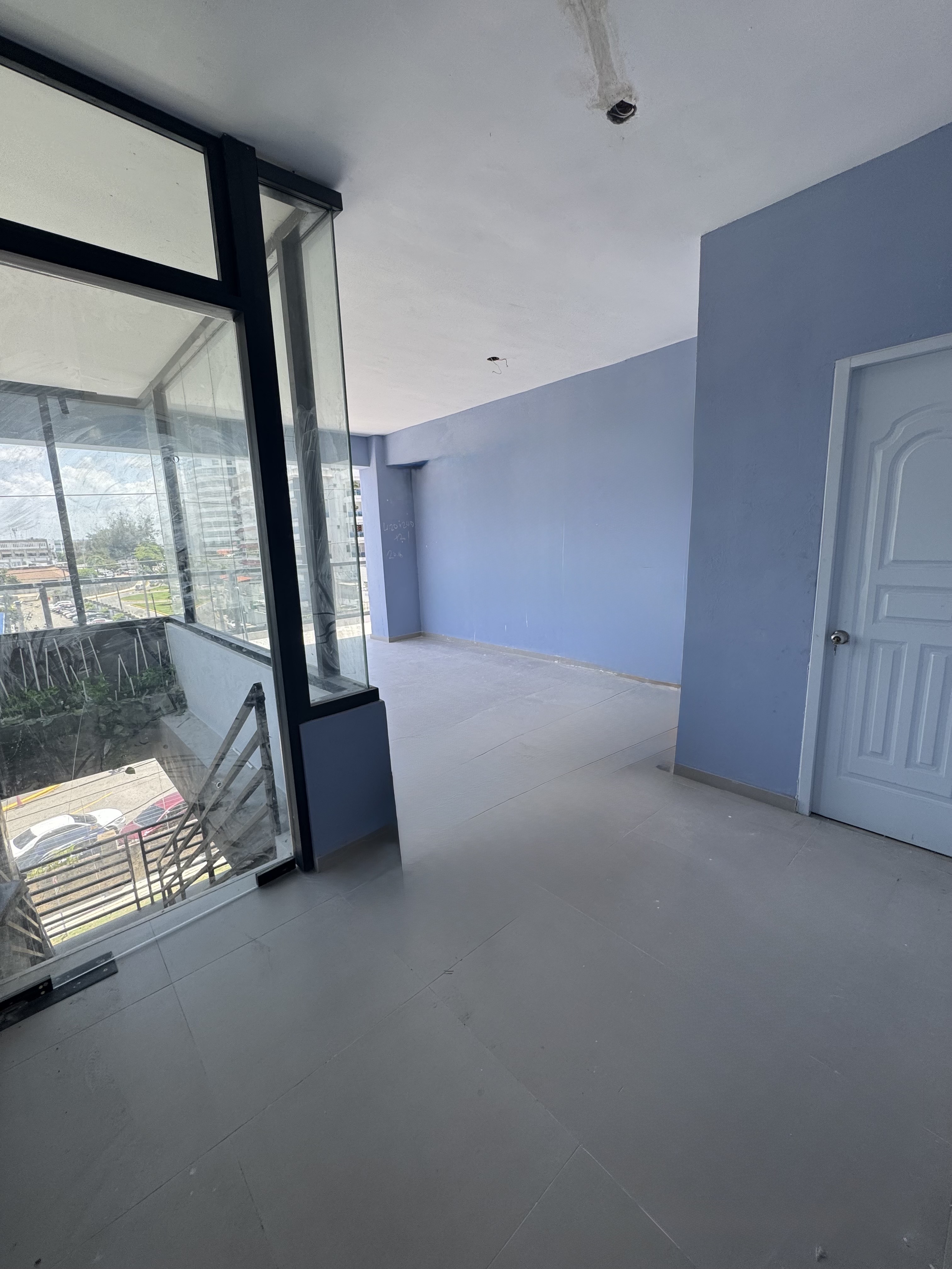oficinas y locales comerciales - SE ALQ. LOCAL COMERCIAL NUEVO, CENTRO DE LA CIUDAD, 40mts $ 850 usa 0