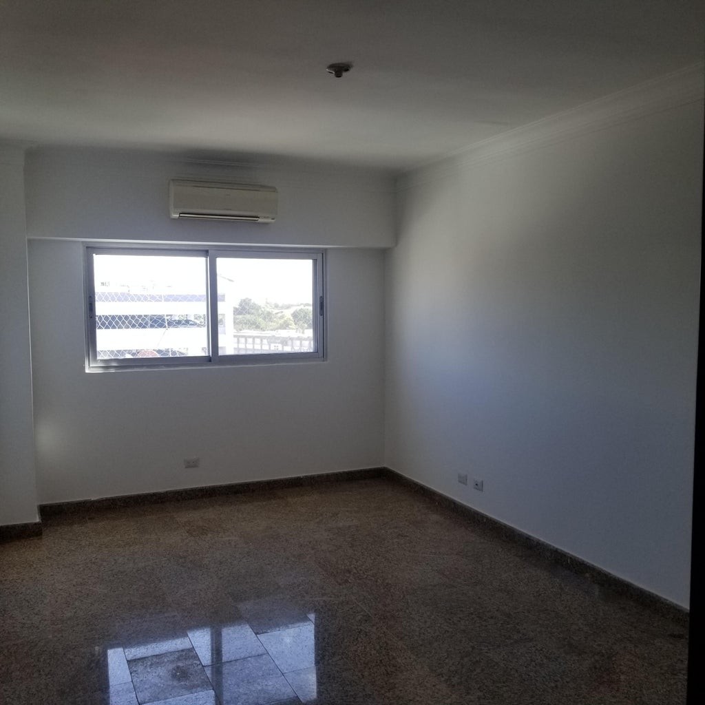 oficinas y locales comerciales - Bello y amplio pent-house ubicado en la zona exclusiva de Bella Vista 2