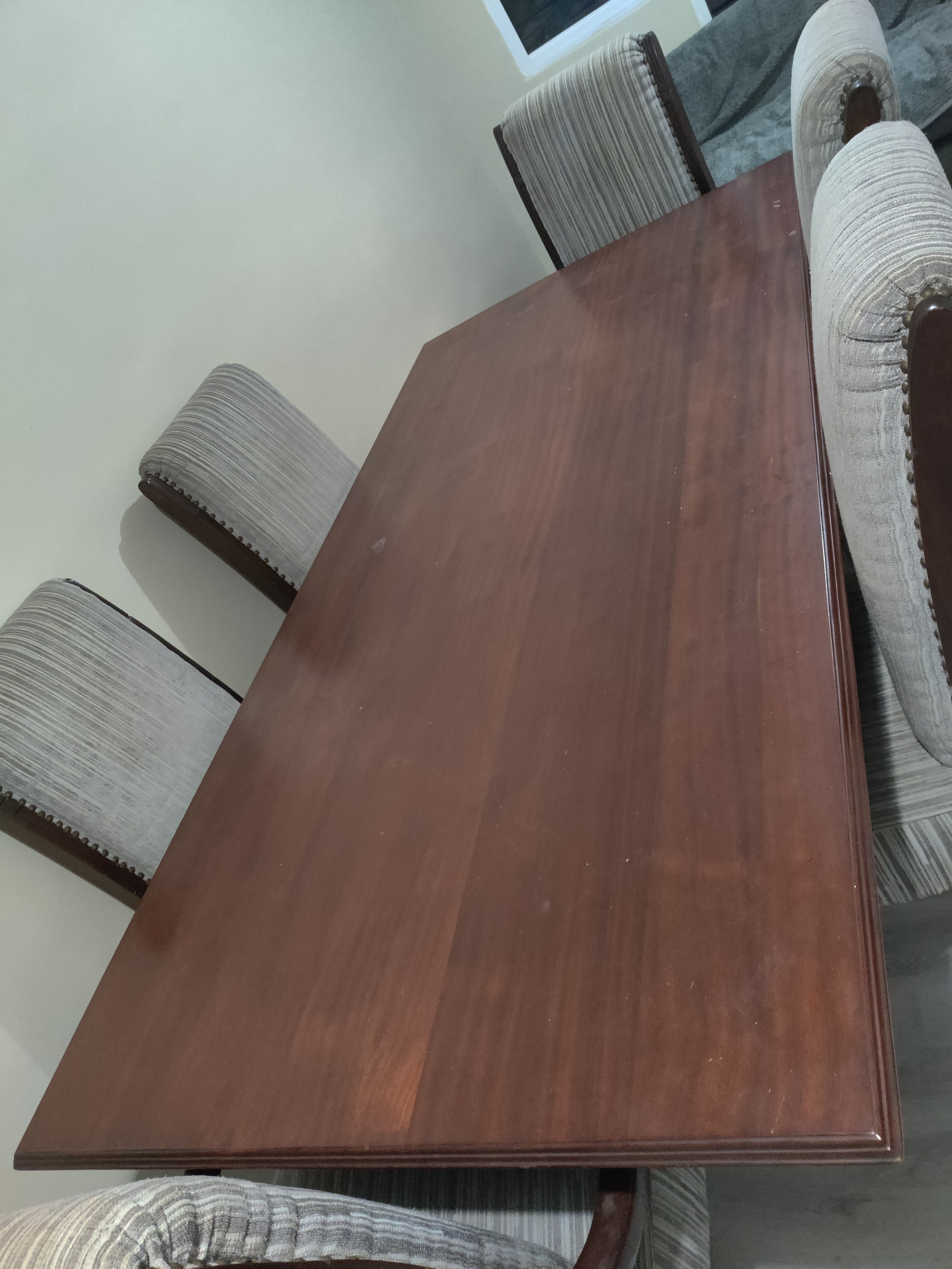 muebles y colchones - Comedor de 6 sillas en caoba centenaria 0