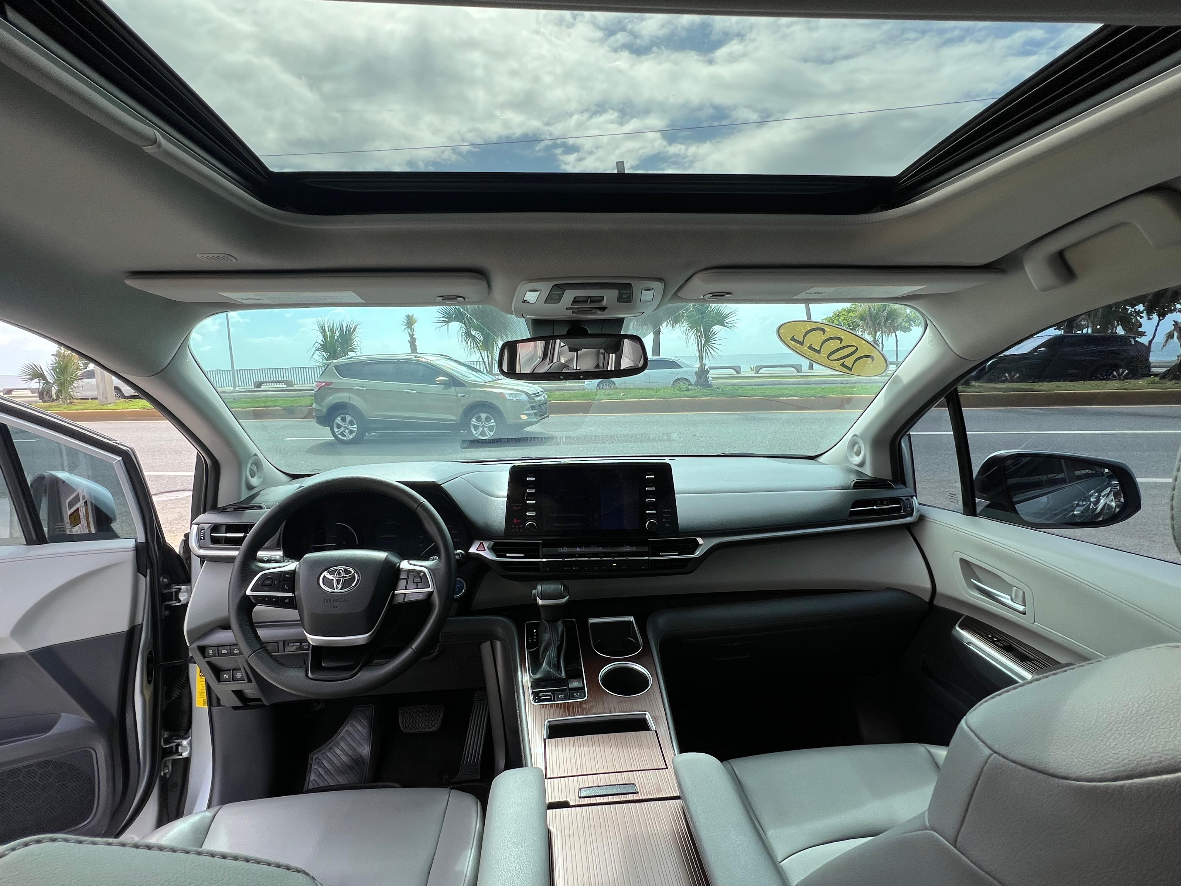 jeepetas y camionetas - Toyota Sienna XLE 2022 4