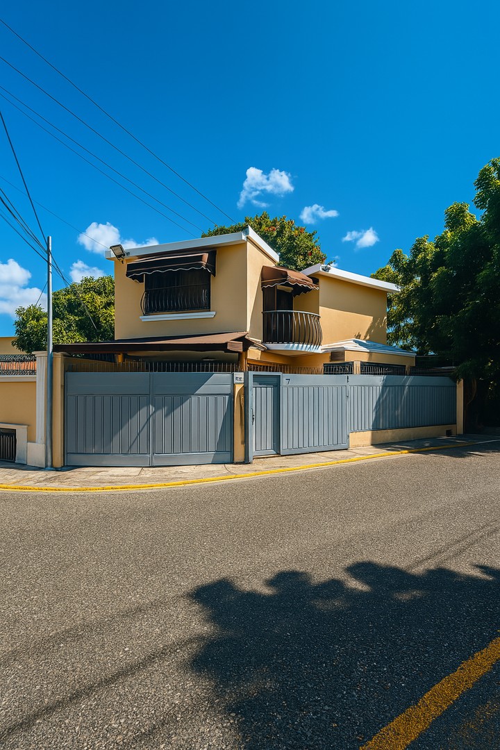 casas - VENDO Casa Para Fines Comercial en Esquina Estratégica en Viejo Arroyo Hondo 0