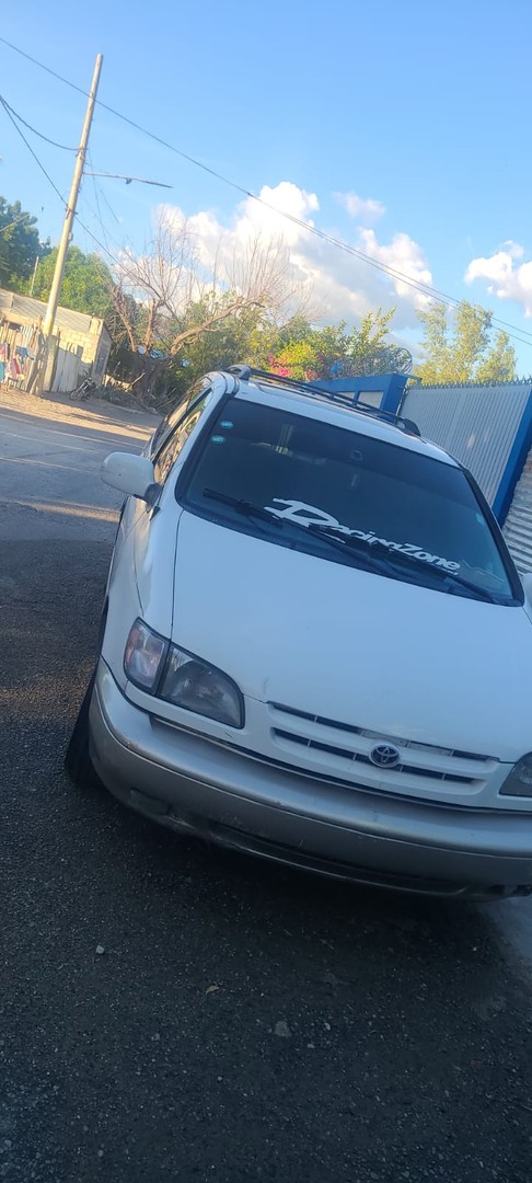 jeepetas y camionetas - Toyota sienna xl 2,000 0