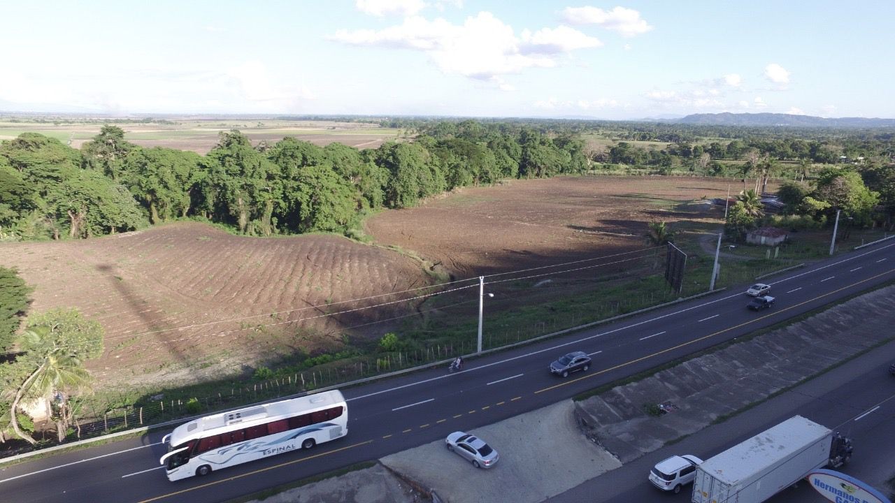 solares y terrenos - Terreno Disponible en la Autopista Duarte, Rep. Dom.
