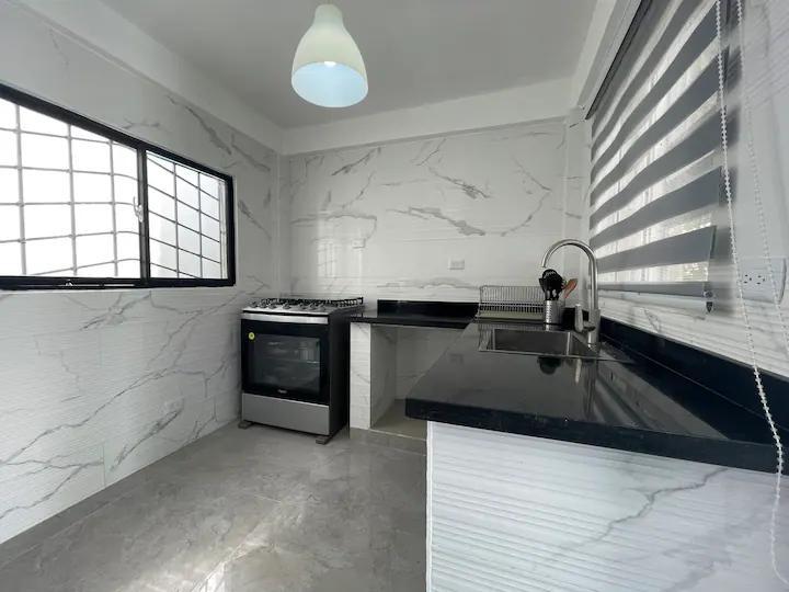 casas - Se alquila Hermosa Casa amueblada con amplio patio+balcón ubicado en San Isidro 4