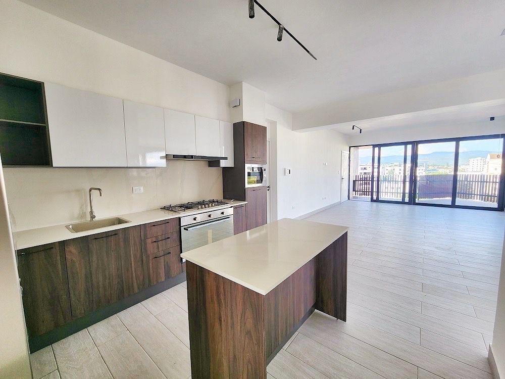 apartamentos - Piso alto de renta en La Esmeralda 4