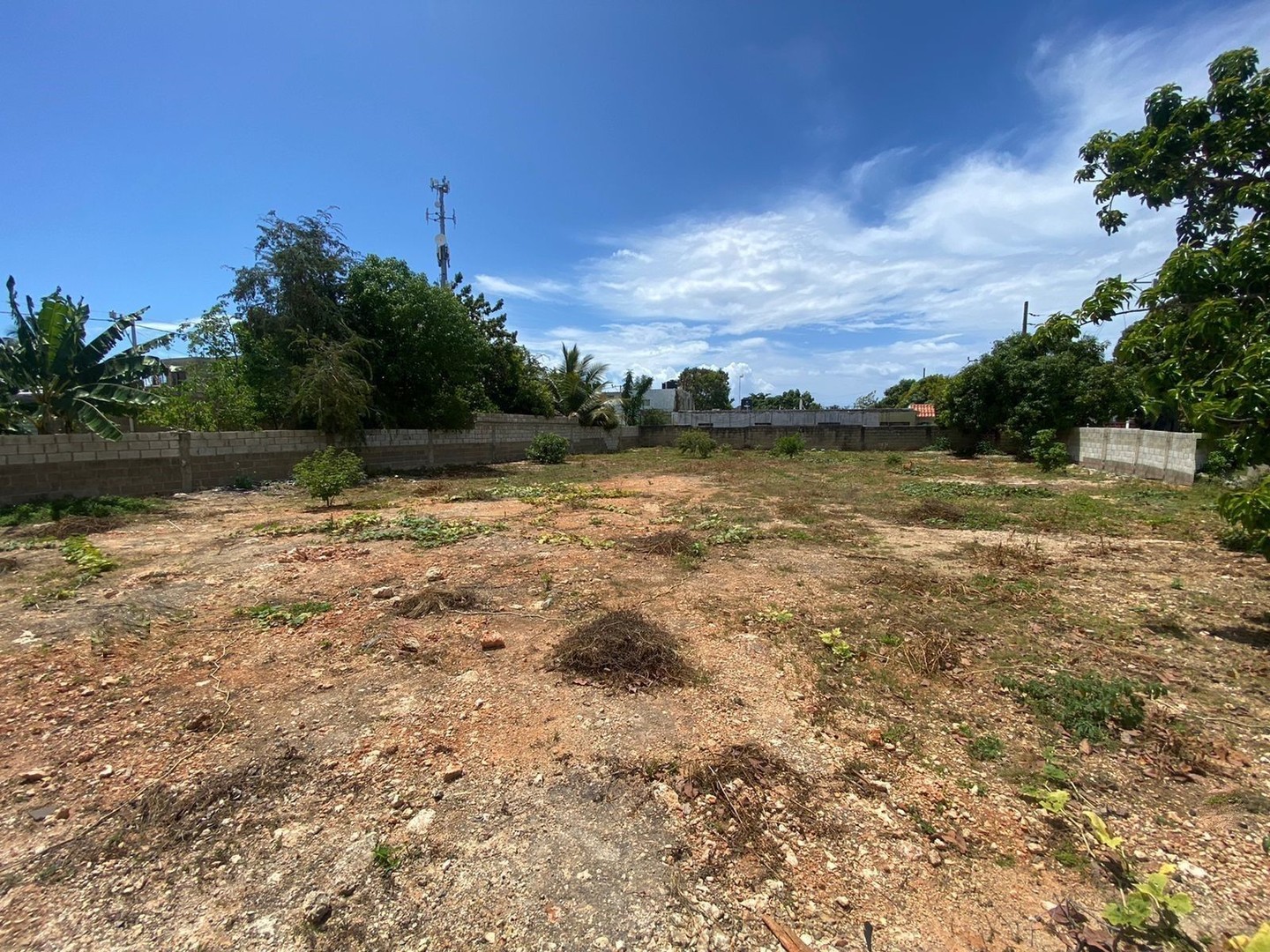 solares y terrenos - Solar en venta en la Aut. Las Americas de 505m2 3