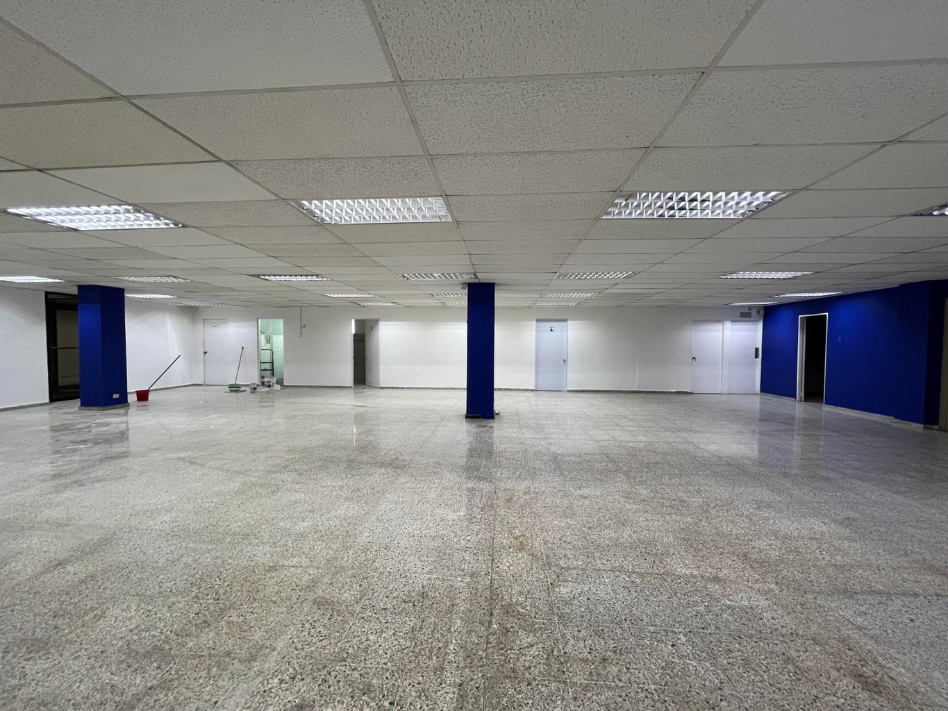 oficinas y locales comerciales - Local Comercial en Alquiler La Julia 1