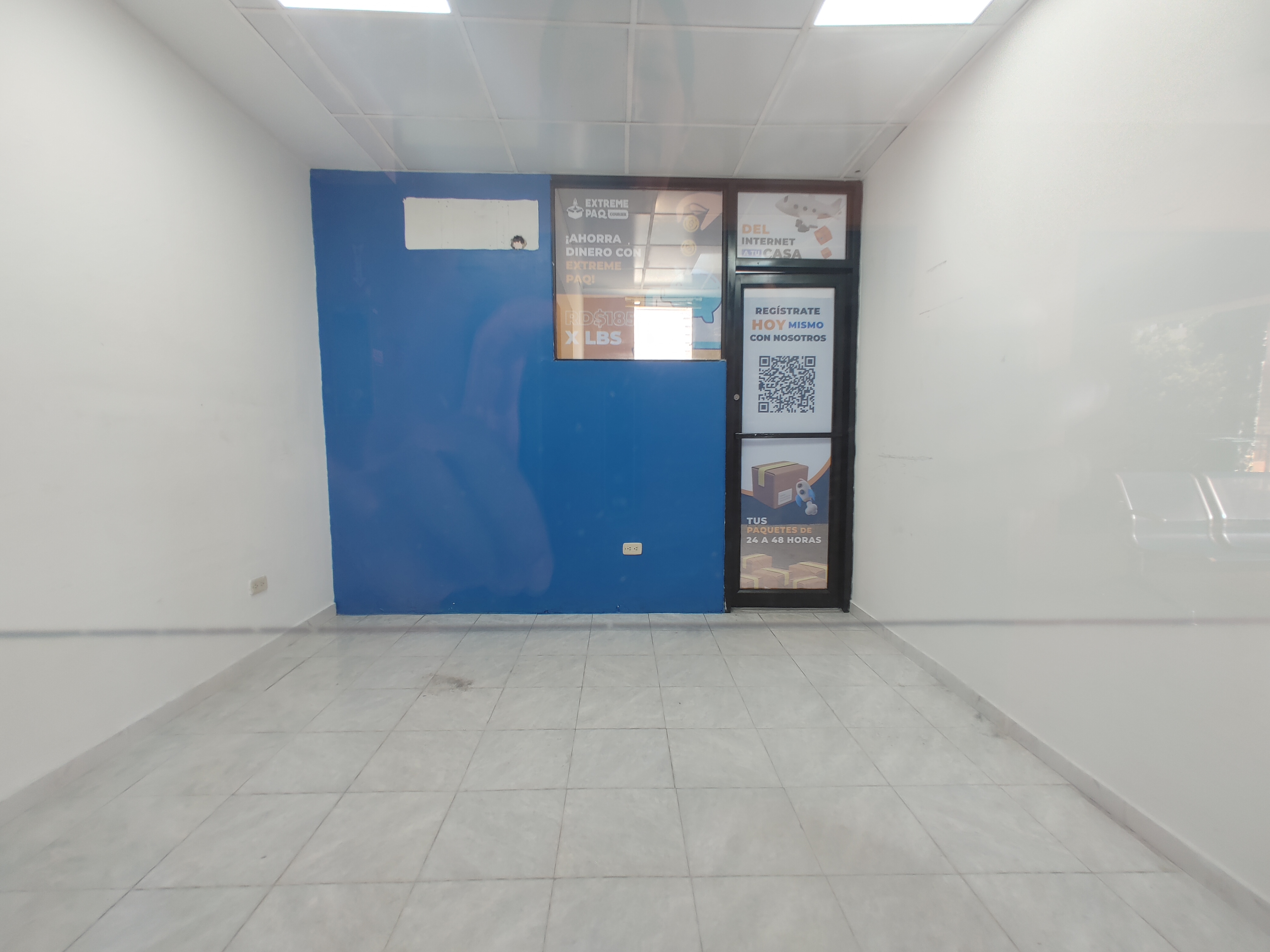 oficinas y locales comerciales - Local en alquiler en Paraíso en La Churchill 0