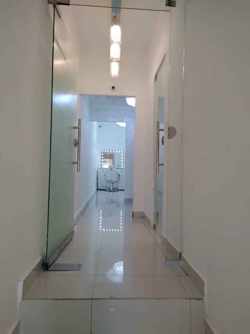 oficinas y locales comerciales - alquiler salón belleza o local en Naco  3