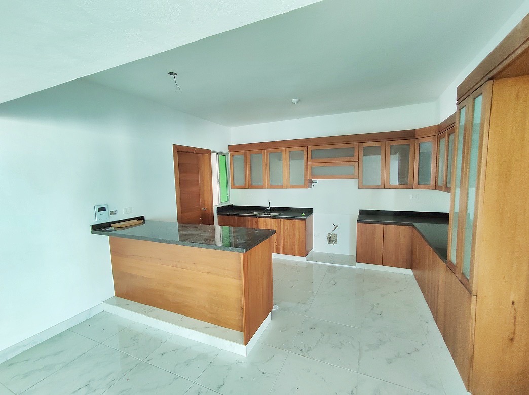 apartamentos - Piso alto de venta en La Esmeralda 1