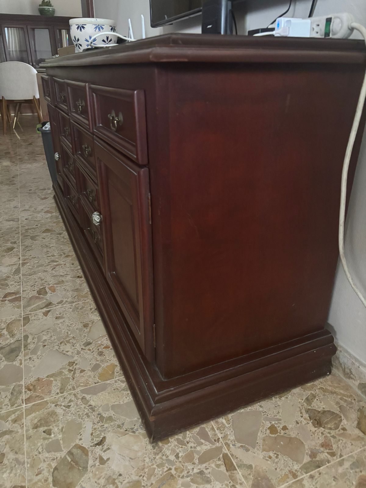 muebles y colchones - Credenza grande y solida! 1