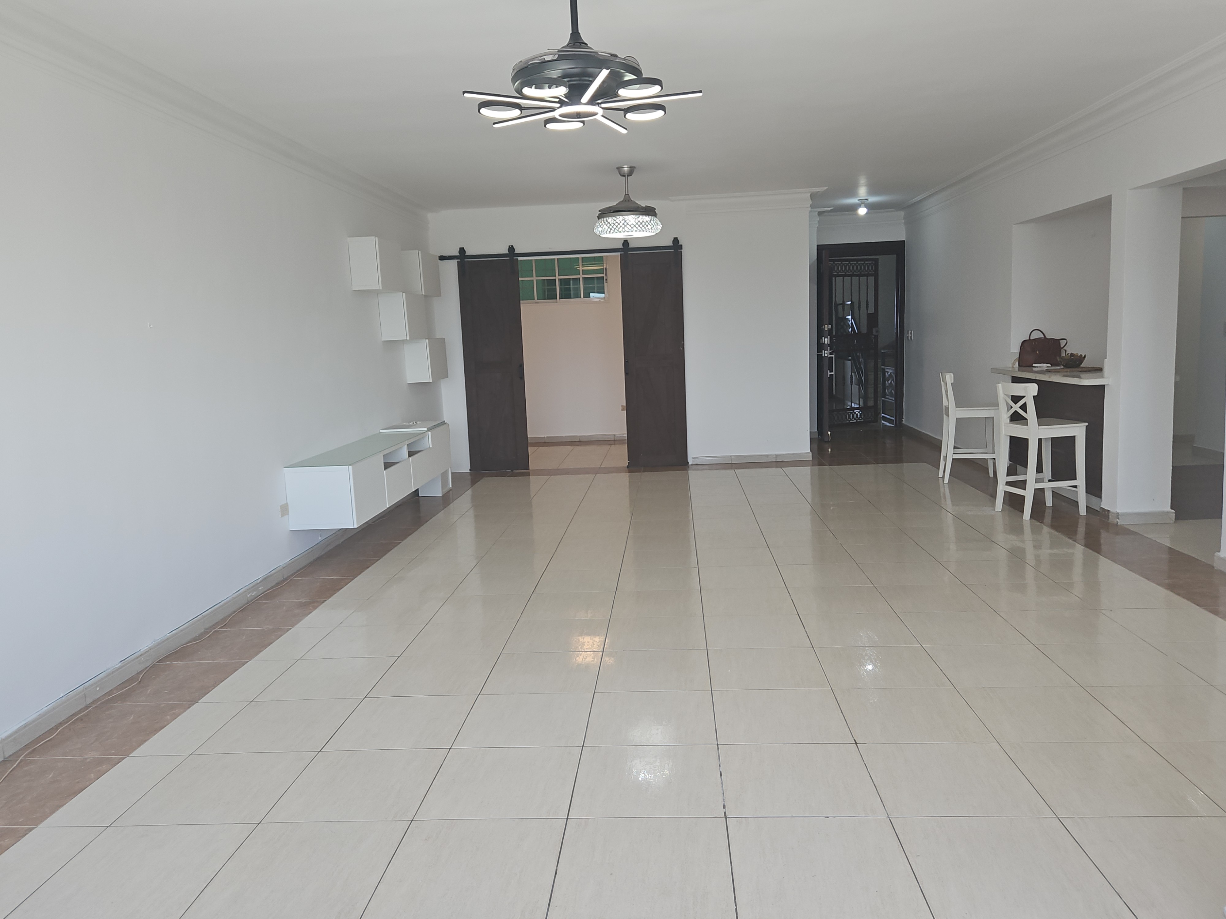 apartamentos - Alquiler de Apartamento en La esperilla Vacio sin Balcon  1