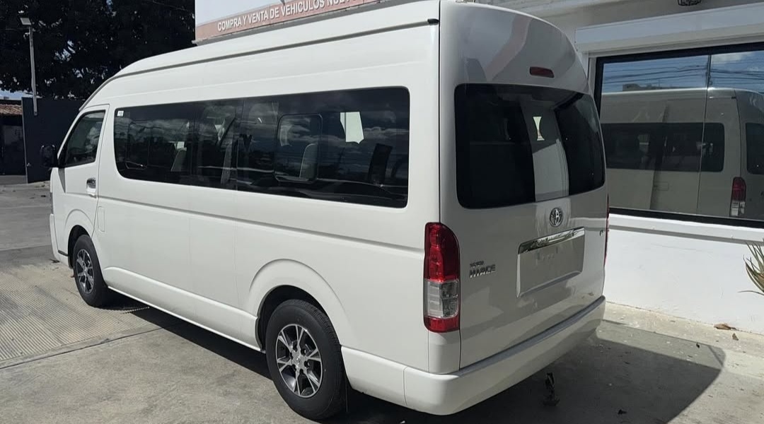 camiones y vehiculos pesados - 2024 Toyota Hiace GL 0Km  4