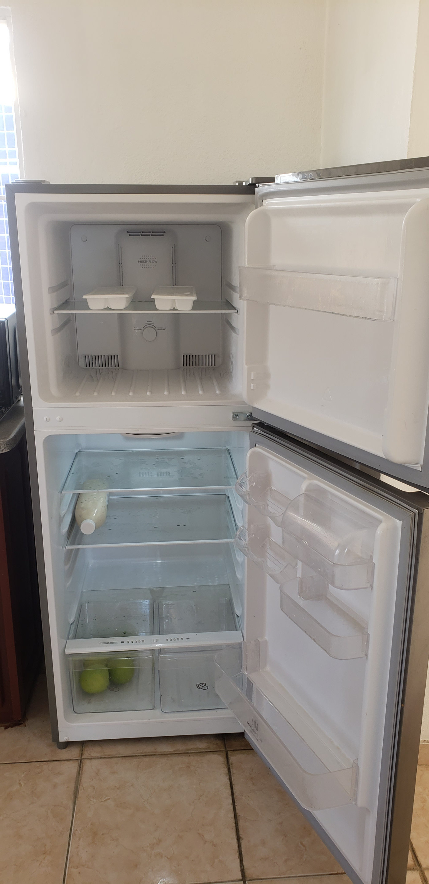 electrodomesticos - Refrigerador White-westinghouse Modelo WRTS10G3HRS 2