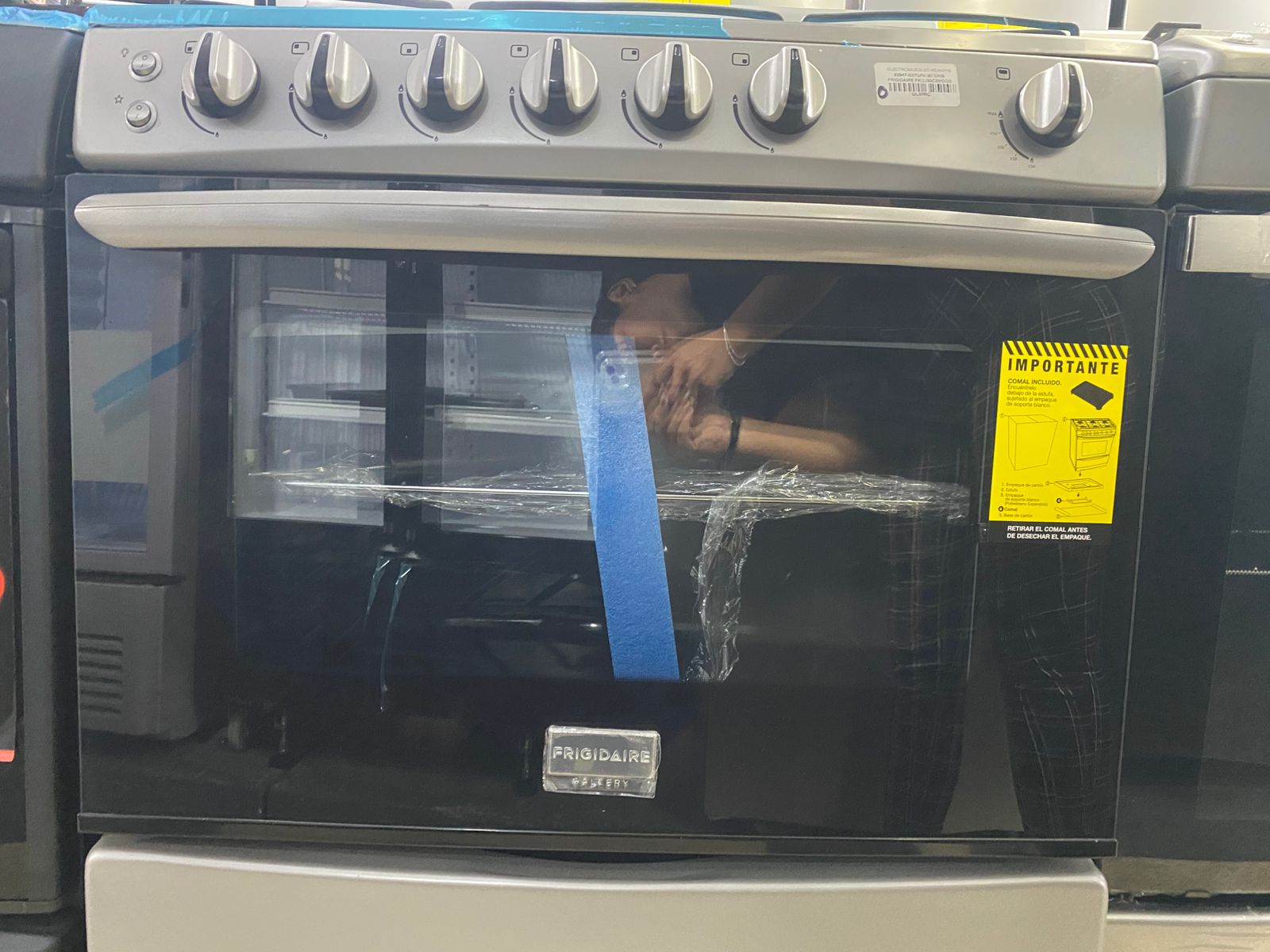electrodomesticos - Estufa Frigidaire 30 pulgadas 
Modelo FKCJ30C3MDQG
Cuatro hornillas 3