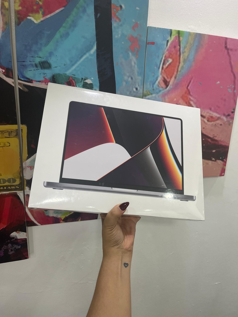 computadoras y laptops - MACBOOK PRO 2021 CHIP M1 512GB SSD/16GB RAM/14-INCH SPACE GRAY SELLADA  0