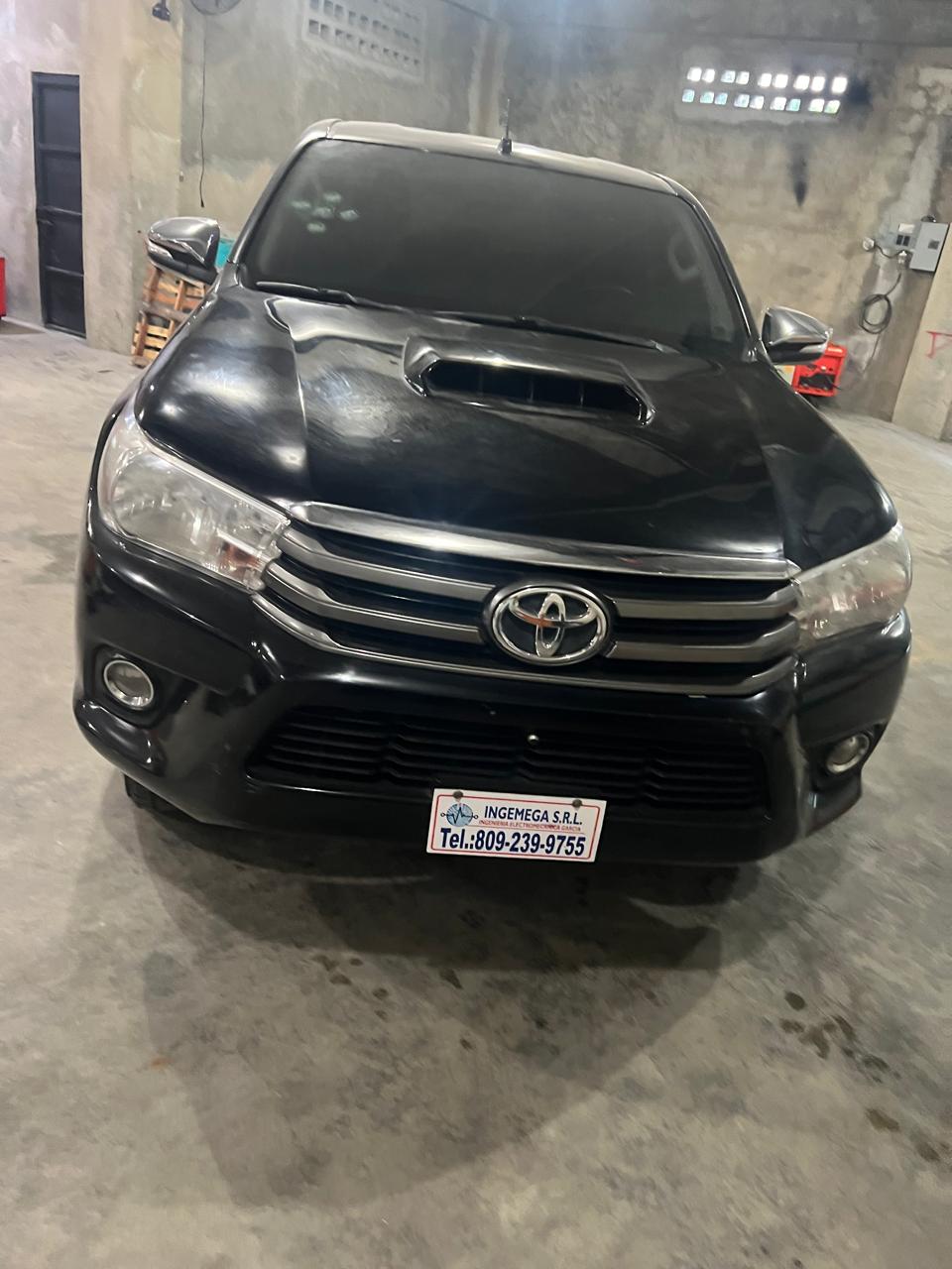 jeepetas y camionetas -  Camioneta Toyota Hilux 2017 como Nueva 0