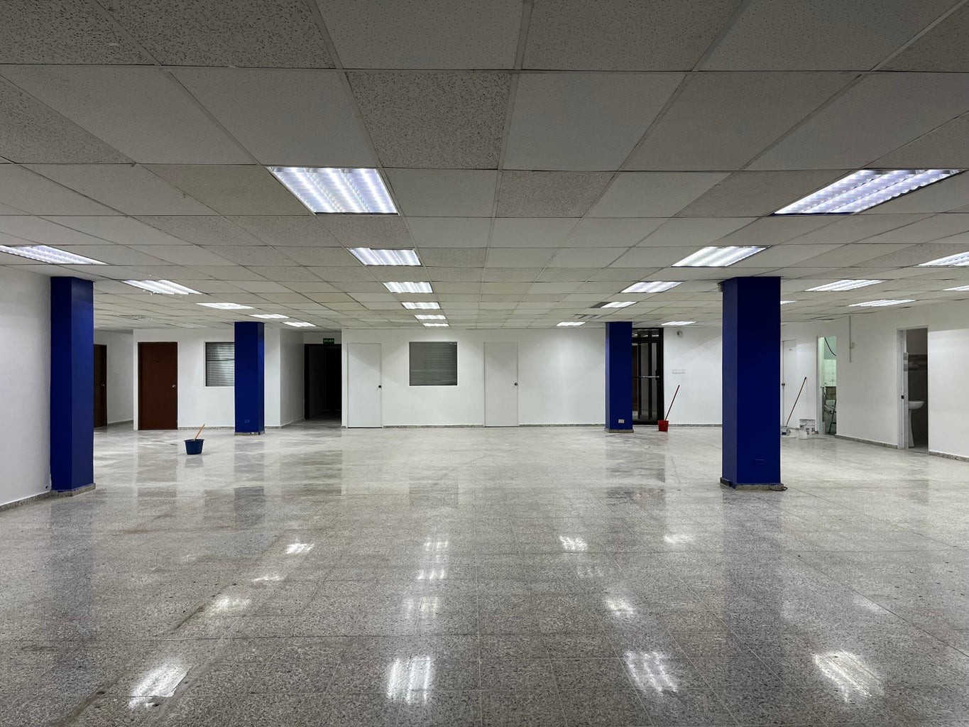 oficinas y locales comerciales - Local Comercial en Alquiler La Julia 2