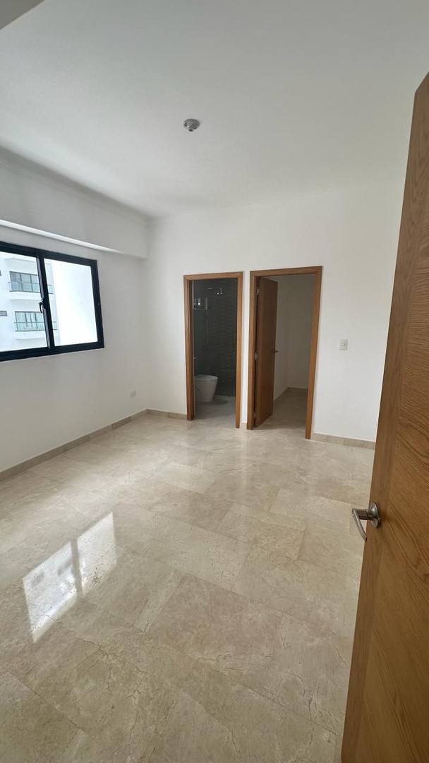 apartamentos - Apartamento en venta serralles. Amplio apartamento de dos habitaciones en piso 5 2